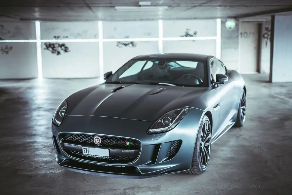 Jaguar f type r schwarz matt cardip spruehfolie fluessigfolie folieren gedippt car dipping 1
