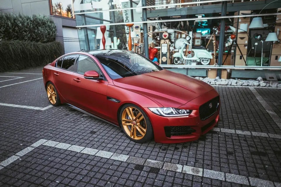 Jaguar rot matt cardip spruehfolie fluessigfolie folieren gedippt car dipping 1