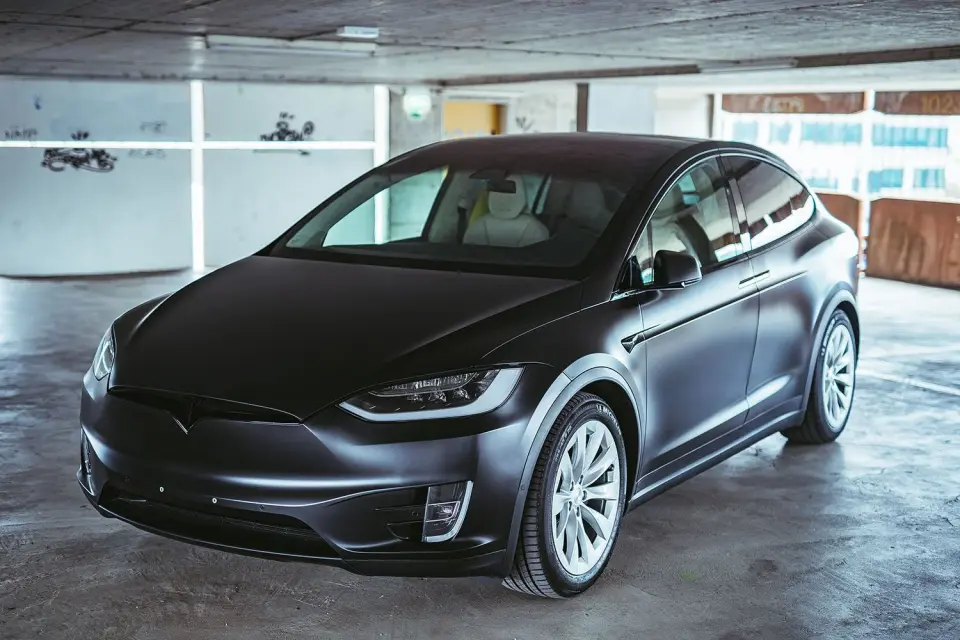 Tesla model x schwarz matt cardip spruehfolie fluessigfolie folieren gedippt car dipping 1